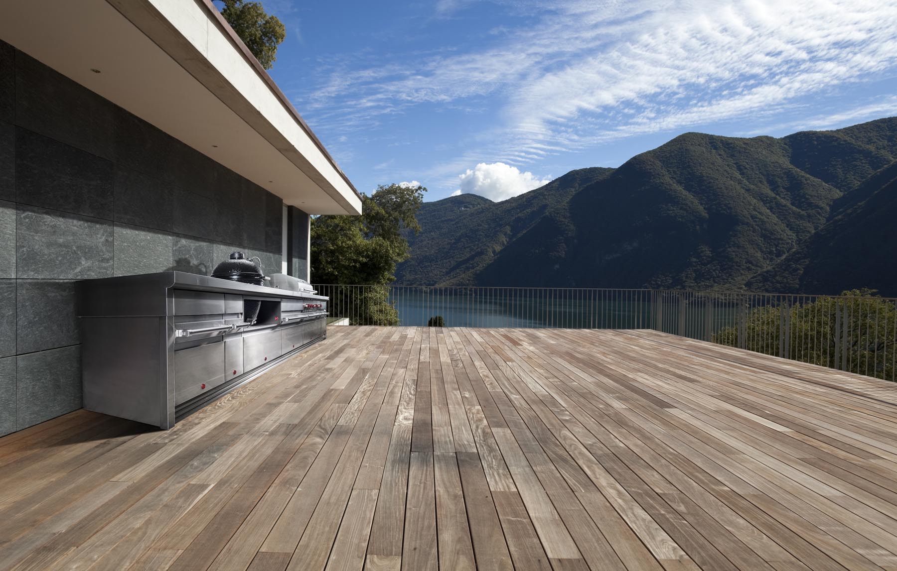 grote-conf.-wooden-terrace-mountain